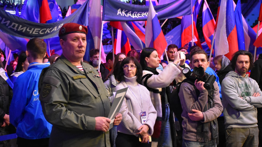 В Саратове прошел митинг в честь 8-летия воссоединения Крыма с Россией