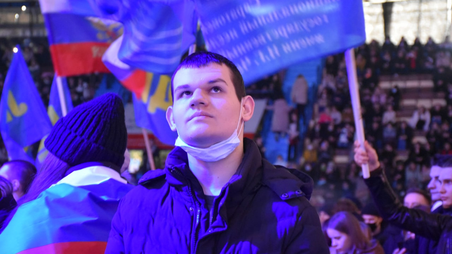 В Саратове прошел митинг в честь 8-летия воссоединения Крыма с Россией