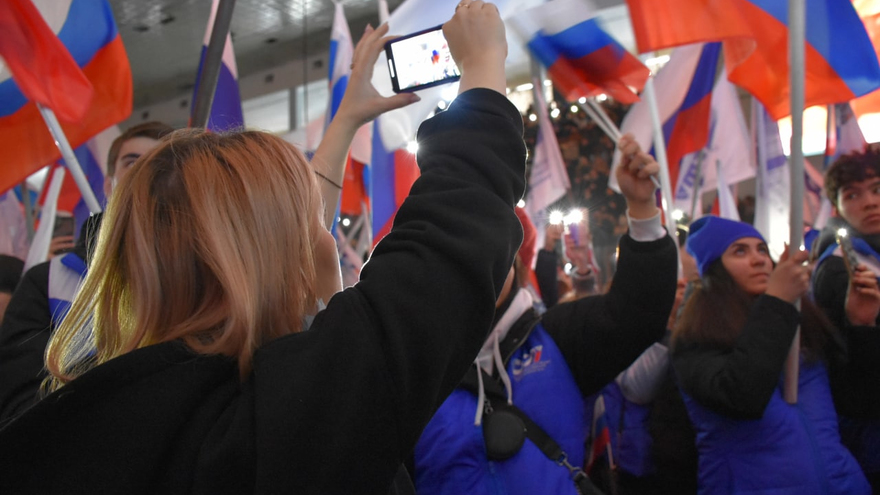 В Саратове прошел митинг в честь 8-летия воссоединения Крыма с Россией