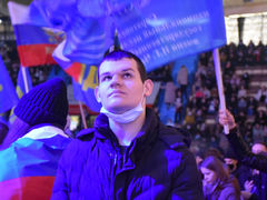 В Саратове прошел митинг в честь 8-летия воссоединения Крыма с Россией