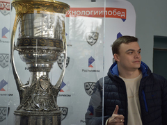 Главный трофей Континентальной хоккейной лиги и игрушкопад: Кристалл дома крупно обыграл Челны