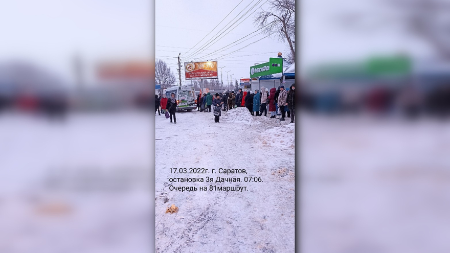 Саратовцы пожаловались на огромную очередь к 81-й маршрутке