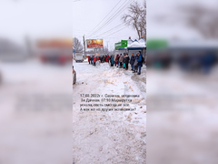 Саратовцы пожаловались на огромную очередь к 81-й маршрутке