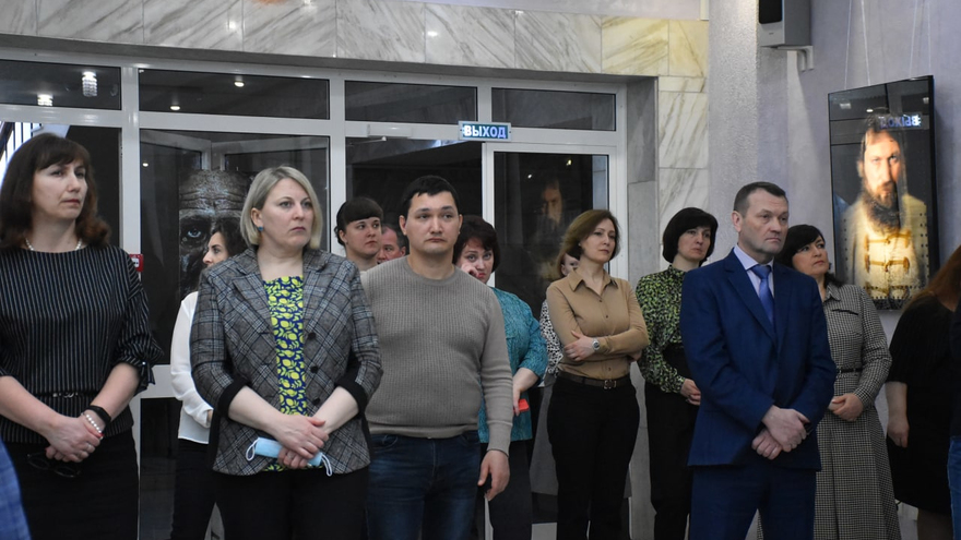 В Саратовской областной думе повесили портреты бородатых мужчин: глава Общественной палаты предложил оставить их там навсегда