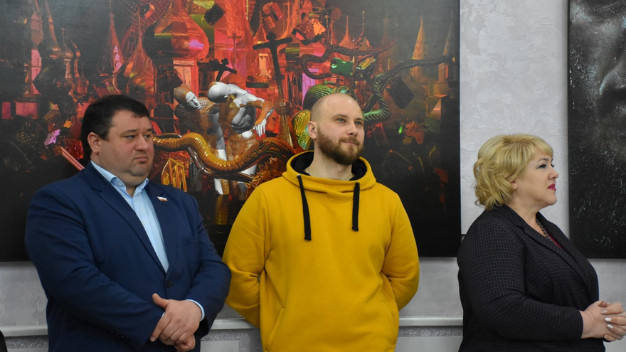 В Саратовской областной думе повесили портреты бородатых мужчин: глава Общественной палаты предложил оставить их там навсегда