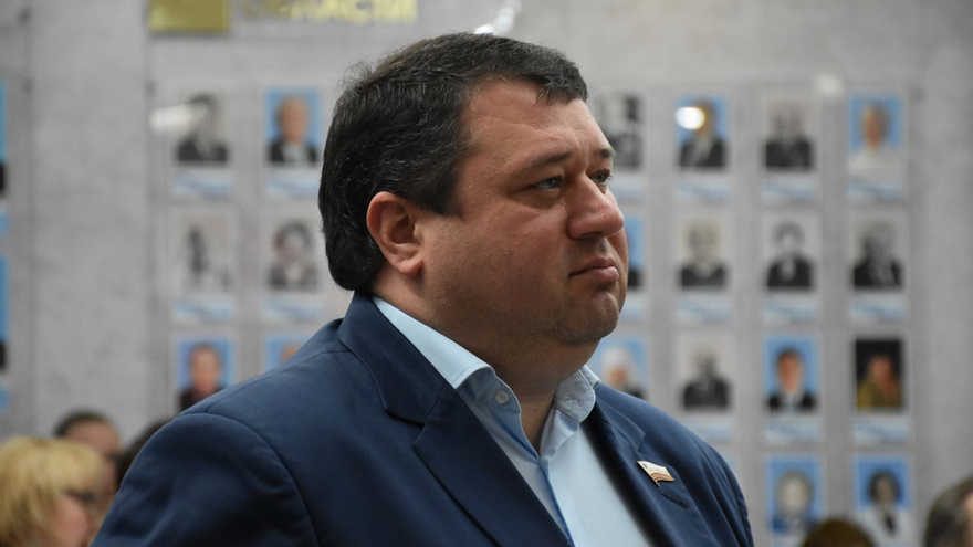 В Саратовской областной думе повесили портреты бородатых мужчин: глава Общественной палаты предложил оставить их там навсегда