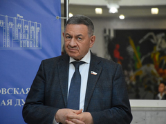 В Саратовской областной думе повесили портреты бородатых мужчин: глава Общественной палаты предложил оставить их там навсегда