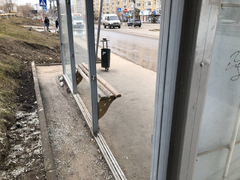 В Солнечном разбили остановку
