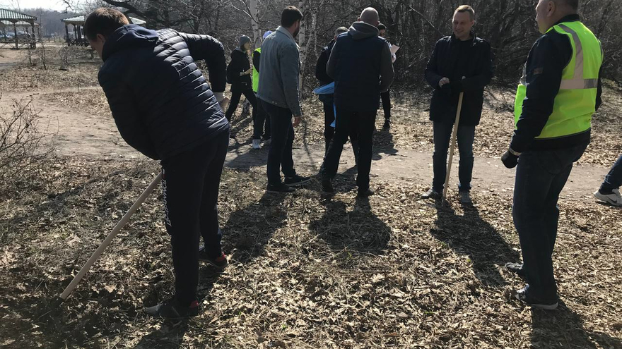 Субботник в лесу: чиновники обсудили шашлык и позвали саратовцев на уборку