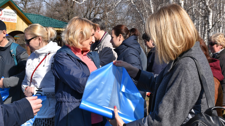 Субботник в лесу: чиновники обсудили шашлык и позвали саратовцев на уборку