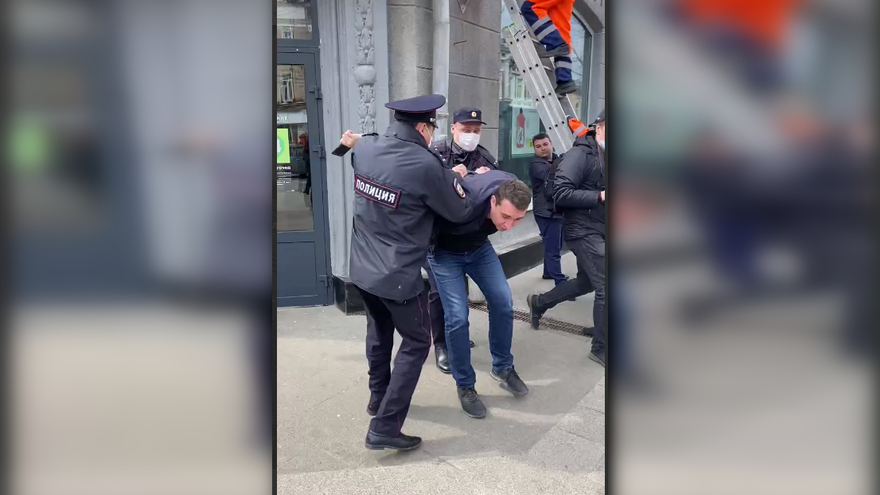 Сопротивление полиции. В центре Саратова силовики задержали депутата областной думы Александра Анидалова