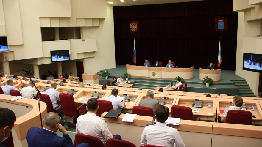 Названы депутаты Саратовской областной думы с самыми высокими доходами