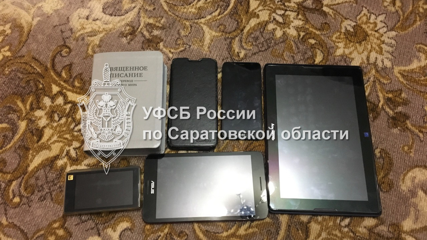 ФСБ закрыла еще одну ячейку Свидетелей Иеговы* в Саратовской области: религиозные фанатики устраивали онлайн-проповеди