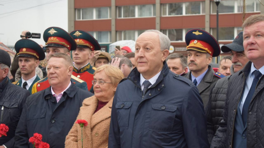 В Саратове у речного вокзала открыли памятник Петру I