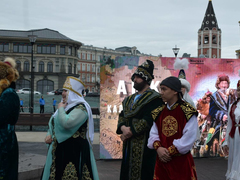 В Саратове у речного вокзала открыли памятник Петру I