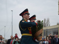 В Саратове у речного вокзала открыли памятник Петру I