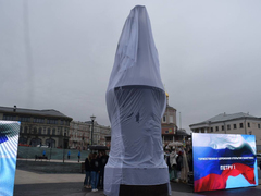 В Саратове у речного вокзала открыли памятник Петру I