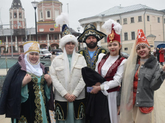 В Саратове у речного вокзала открыли памятник Петру I