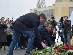 В Саратове у речного вокзала открыли памятник Петру I