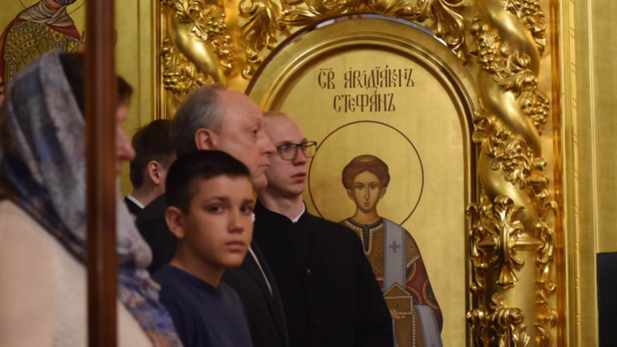 Пасха: более 500 саратовцев приняли участие в крестном ходе вокруг Свято-Троицкого собора