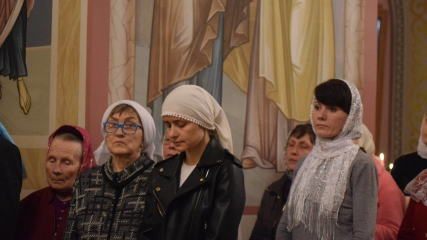 Пасха: более 500 саратовцев приняли участие в крестном ходе вокруг Свято-Троицкого собора
