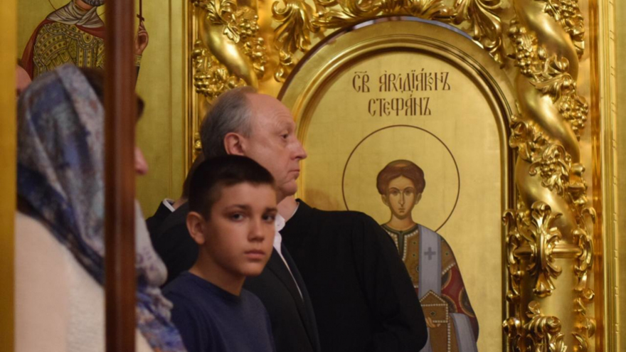 Пасха: более 500 саратовцев приняли участие в крестном ходе вокруг Свято-Троицкого собора