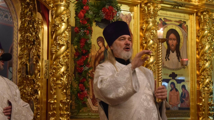 Пасха: более 500 саратовцев приняли участие в крестном ходе вокруг Свято-Троицкого собора