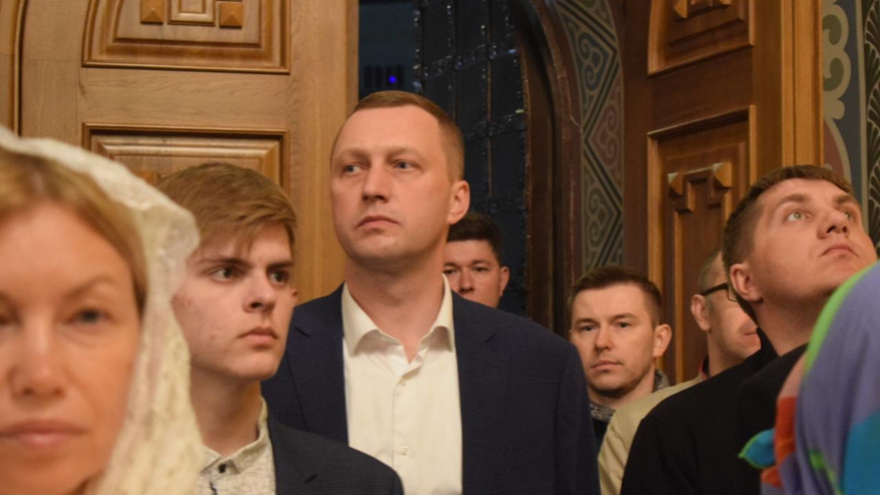 Пасха: более 500 саратовцев приняли участие в крестном ходе вокруг Свято-Троицкого собора