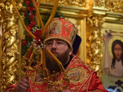 Пасха: более 500 саратовцев приняли участие в крестном ходе вокруг Свято-Троицкого собора