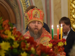 Пасха: более 500 саратовцев приняли участие в крестном ходе вокруг Свято-Троицкого собора