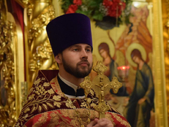 Пасха: более 500 саратовцев приняли участие в крестном ходе вокруг Свято-Троицкого собора