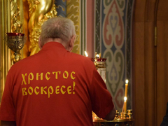 Пасха: более 500 саратовцев приняли участие в крестном ходе вокруг Свято-Троицкого собора