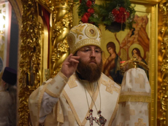 Пасха: более 500 саратовцев приняли участие в крестном ходе вокруг Свято-Троицкого собора