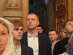 Пасха: более 500 саратовцев приняли участие в крестном ходе вокруг Свято-Троицкого собора