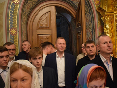 Пасха: более 500 саратовцев приняли участие в крестном ходе вокруг Свято-Троицкого собора
