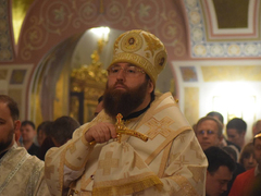 Пасха: более 500 саратовцев приняли участие в крестном ходе вокруг Свято-Троицкого собора