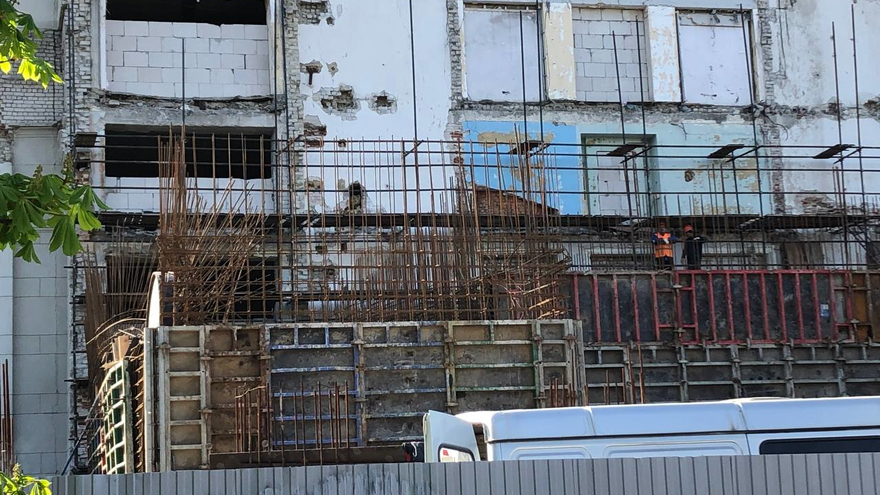 Реконструкция театра оперы и балета: на стройплощадке рухнул автокран