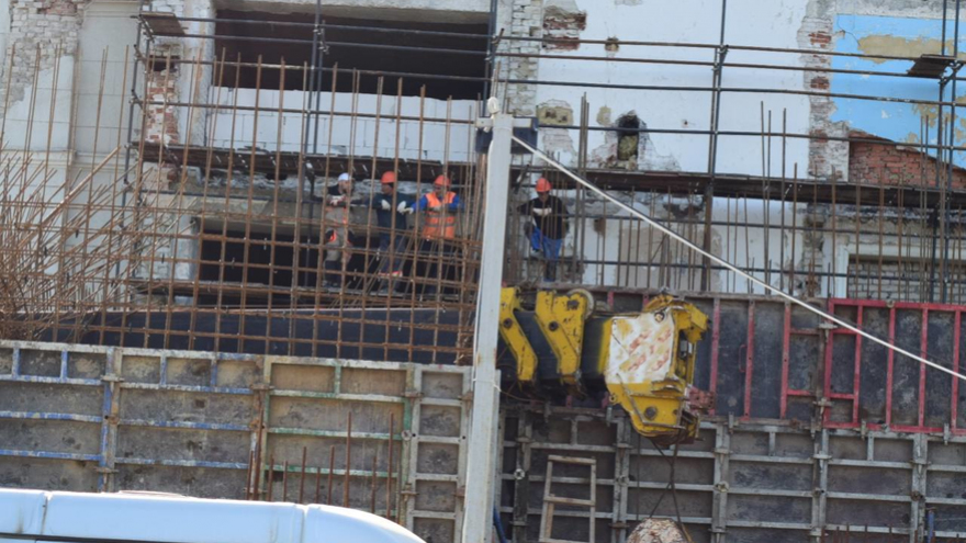 Реконструкция театра оперы и балета: на стройплощадке рухнул автокран