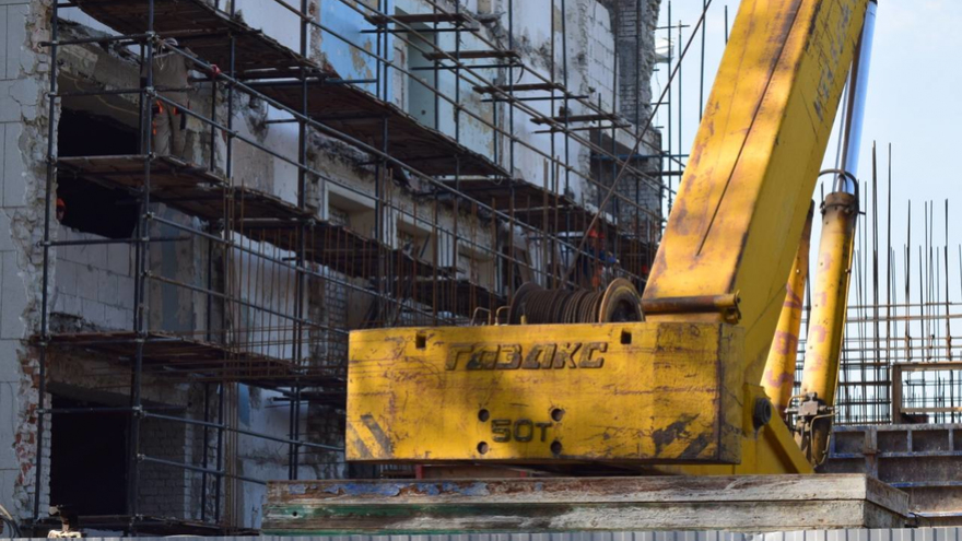 Реконструкция театра оперы и балета: на стройплощадке рухнул автокран