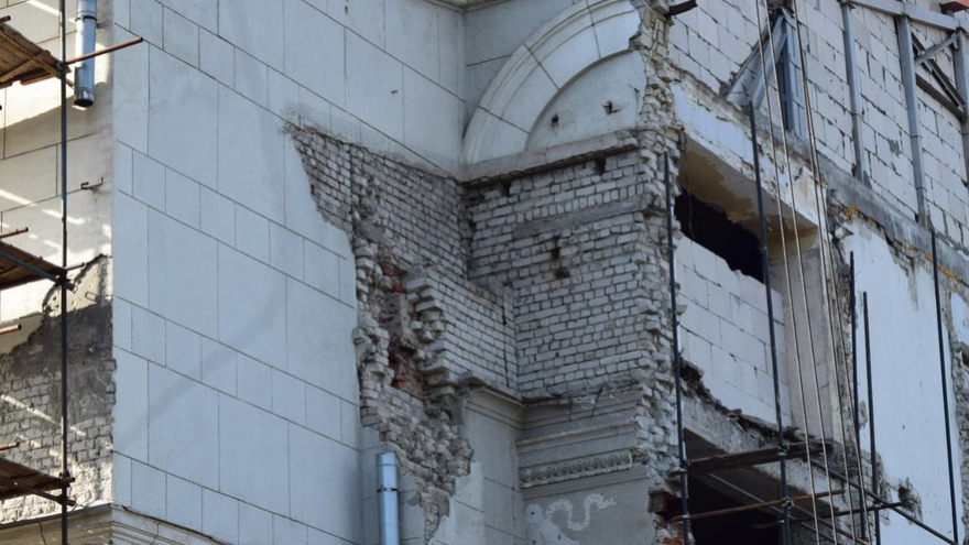 Реконструкция театра оперы и балета: на стройплощадке рухнул автокран