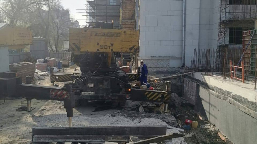 Реконструкция театра оперы и балета: на стройплощадке рухнул автокран