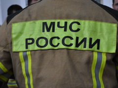 Пожарные в 20-килограммовом обмундировании соревнуются в скорости забега на 25 этаж