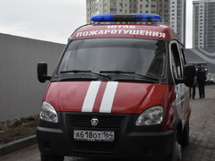 Пожарные в 20-килограммовом обмундировании соревнуются в скорости забега на 25 этаж
