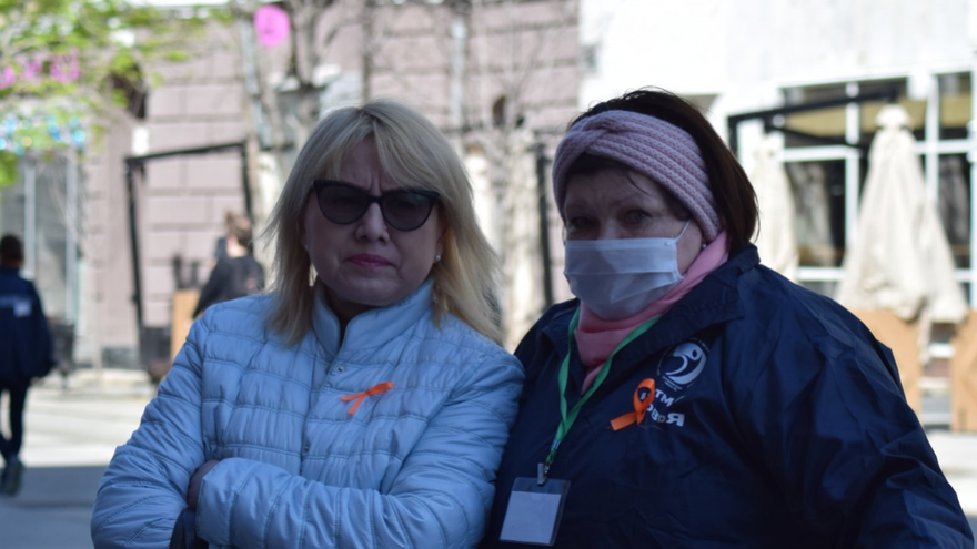 В центре Саратова прохожих тестировали на ВИЧ и дарили им презервативы