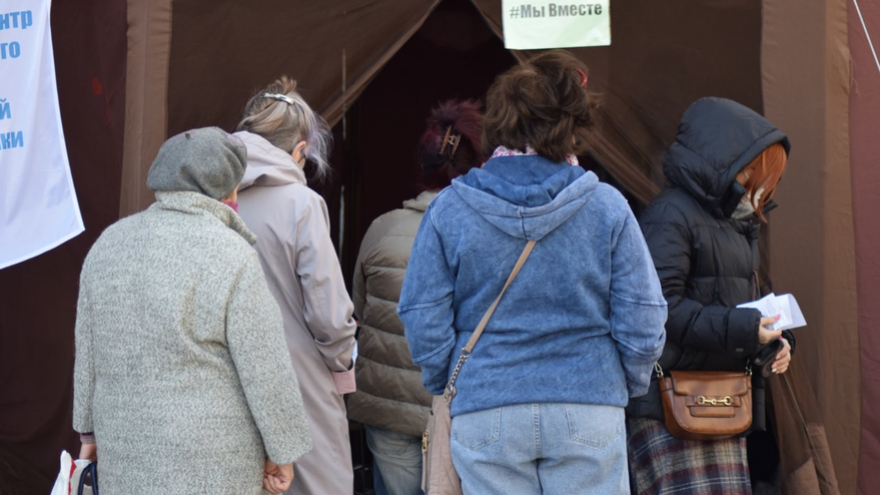 В центре Саратова прохожих тестировали на ВИЧ и дарили им презервативы