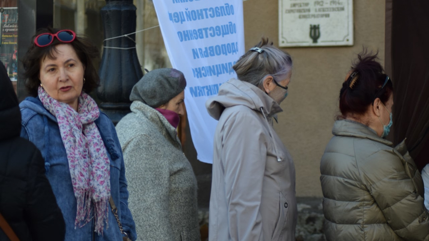 В центре Саратова прохожих тестировали на ВИЧ и дарили им презервативы