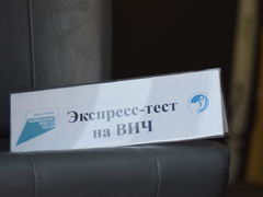 В центре Саратова прохожих тестировали на ВИЧ и дарили им презервативы