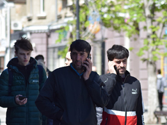 В центре Саратова прохожих тестировали на ВИЧ и дарили им презервативы