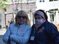 В центре Саратова прохожих тестировали на ВИЧ и дарили им презервативы