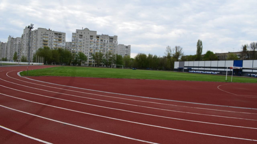 Депутат Госдумы, глава Саратова и чиновники провели футбольный турнир на стадионе Волга